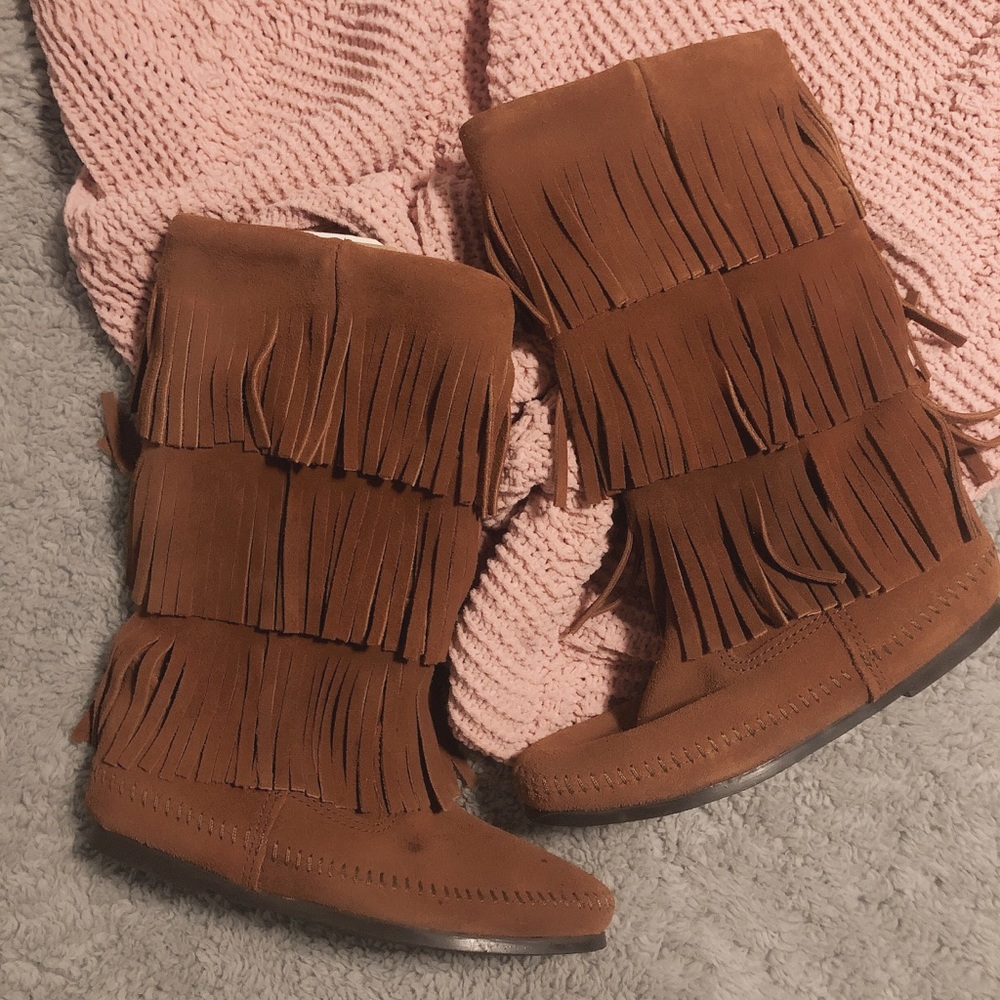 NEW! Minnetonka 3-Layer Fringe Boots